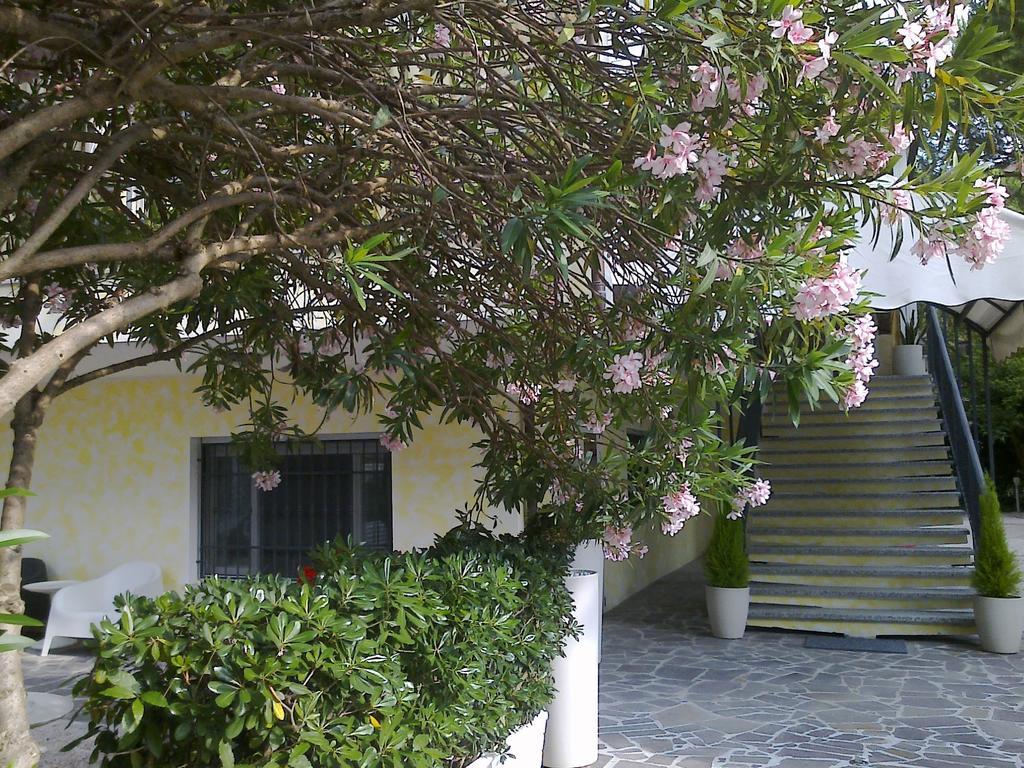 Hotel Augustus Milano Marittima Exterior photo