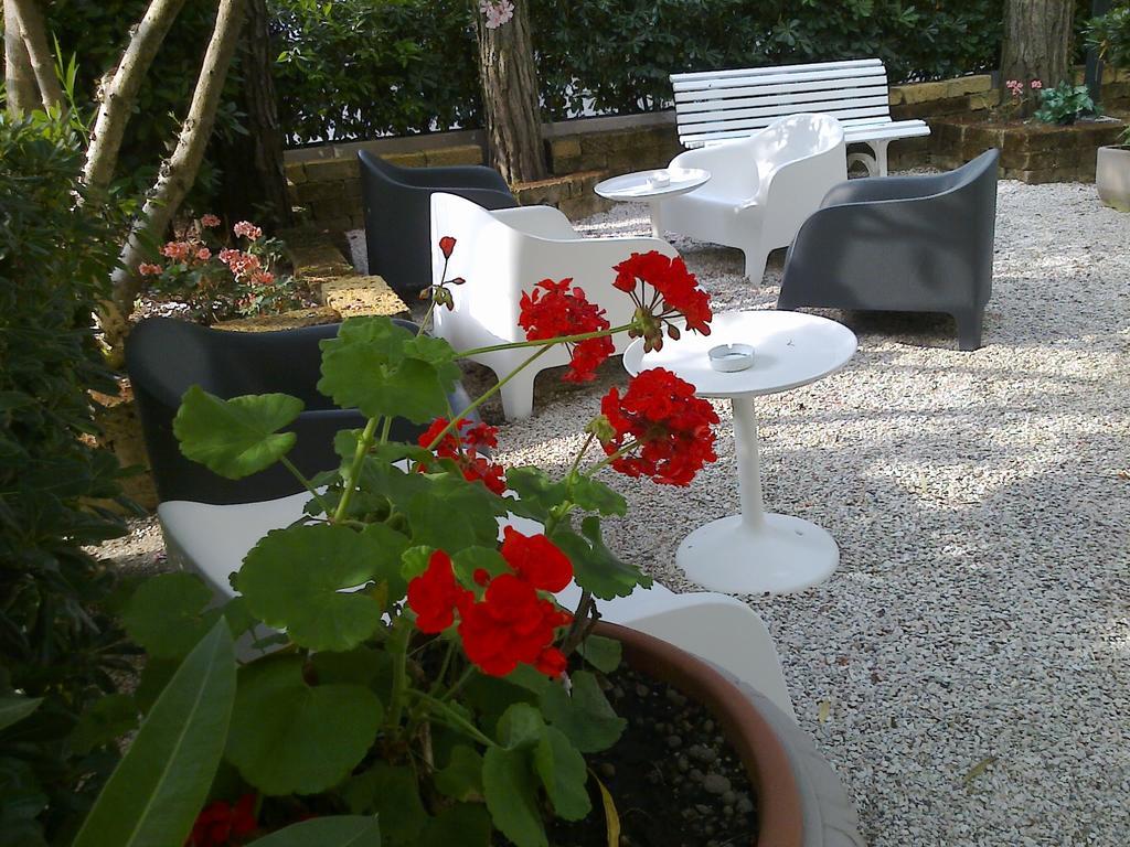 Hotel Augustus Milano Marittima Exterior photo
