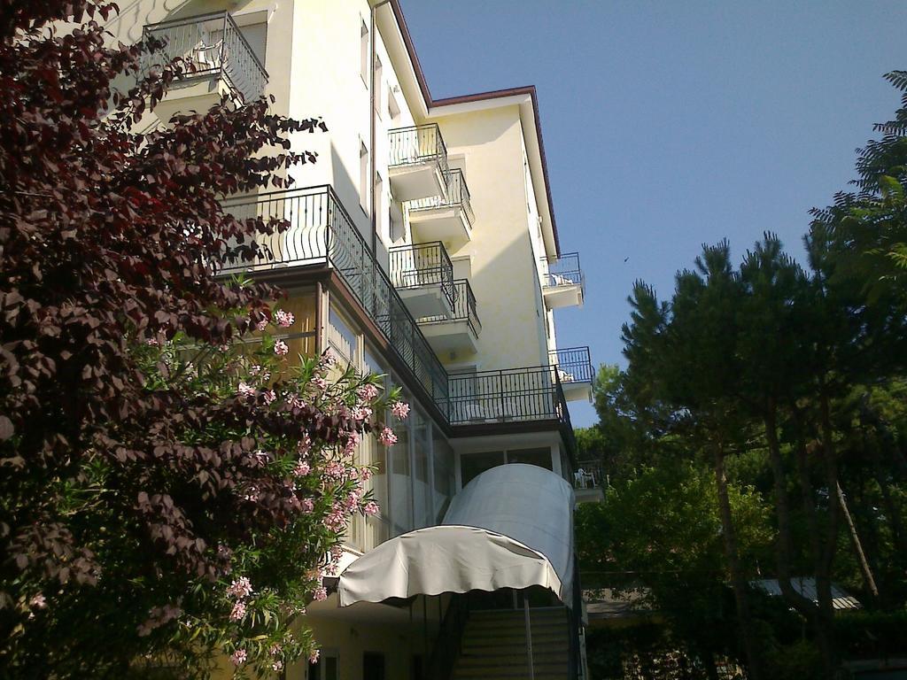 Hotel Augustus Milano Marittima Exterior photo